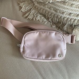 Lululemon, Everywhere Belt Bag, pink